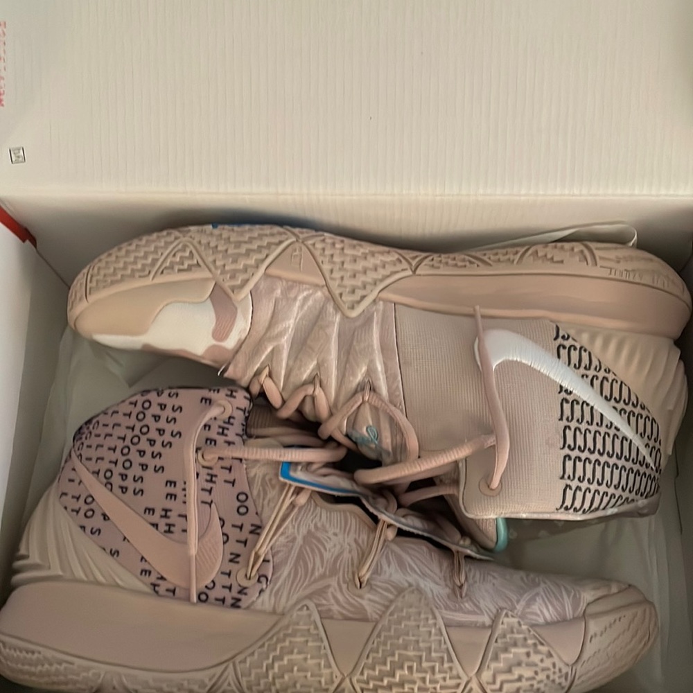 Nike Kybrid S2. Sz. 11 Like New.